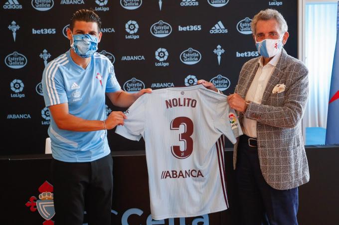 Nolito, en su regreso al Celta, junto a Carlos Mouriño (Foto: RC Celta).
