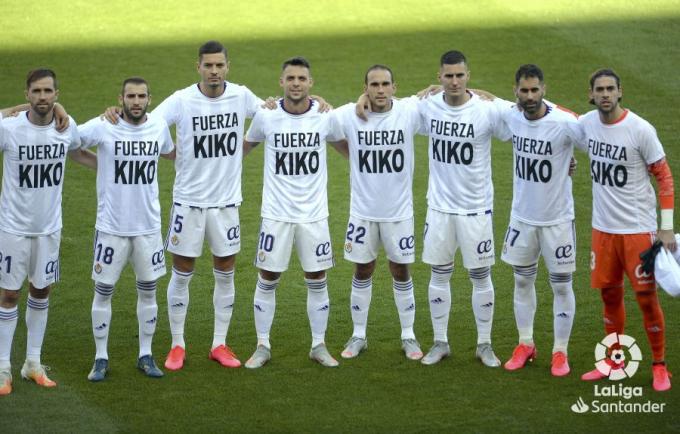 Los jugadores del Pucela lucen camisetas en apoyo a Kiko Olivas (Foto: LaLiga).