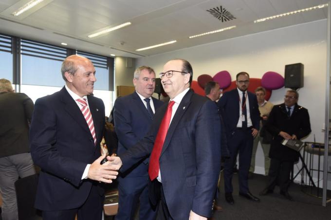 Del Nido, junto a Castro y Vizcaíno en un acto en el club.