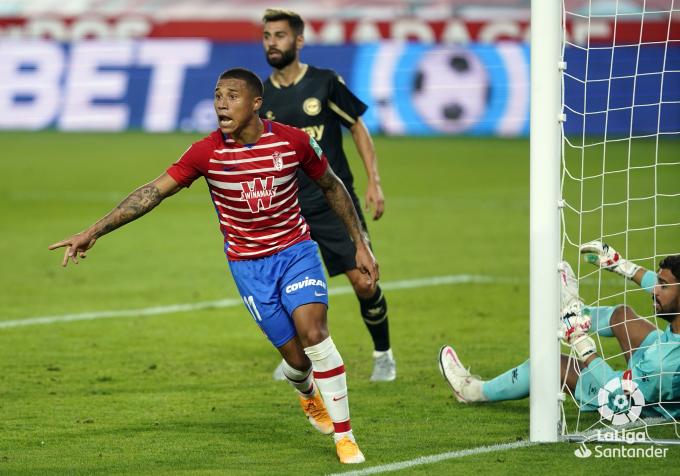 Celebración de Darwin Machís tras su gol en el Granada-Alavés (Foto: LaLiga Santander).