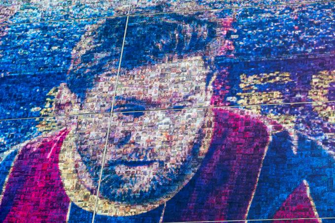 Fachada del Camp Nou con la imagen de Leo Messi (Foto: EFE).