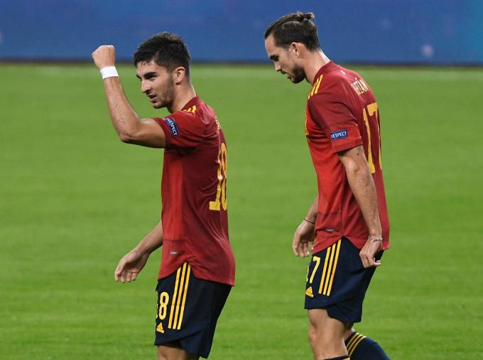 Ferran Torres celebra un gol en el España-Alemania de La Cartuja (Foto: Kiko Hurtado).