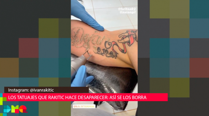 Rakitic se borra los tatuajes de su brazo derecho.