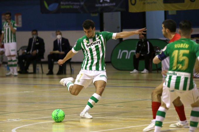 Eric Pérez en el 2-1 (Foto: Betis Futsal).