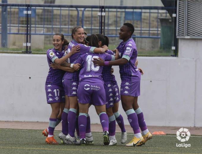 Las jugadoras del Betis Féminas celebran un gol.