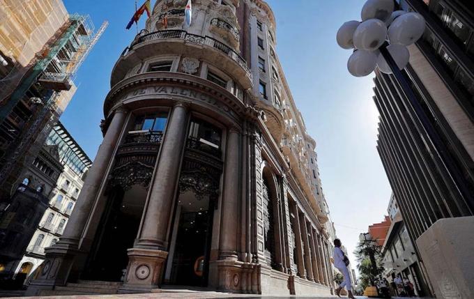 Sede de Caixabank en Valencia (Foto: EFE)