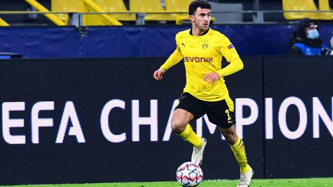 Mateu Morey, jugando en el Dortmund.