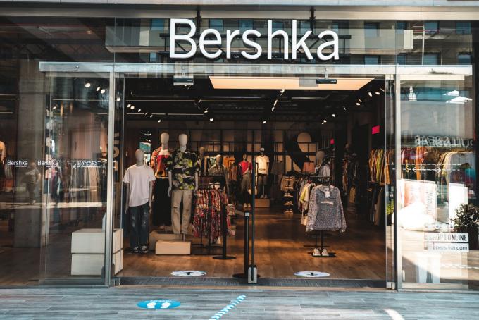 El abrigo de Bershka número 1 en ventas en toda España es largo ...