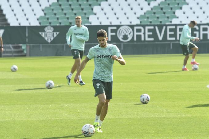 Bartra, en el entrenamiento (Foto: Kiko Hurtado).