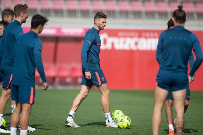Sergi Gómez, entrenando con el Sevilla este viernes.
