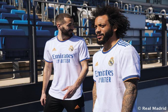 Benzema y Marcelo, con la nueva camiseta del Real Madrid (Foto: RMCF).