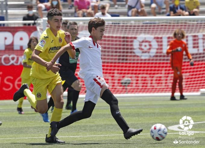 Alfonso González, capitán del Sevilla, durante un partido de LaLiga Promises (Foto: LaLiga).