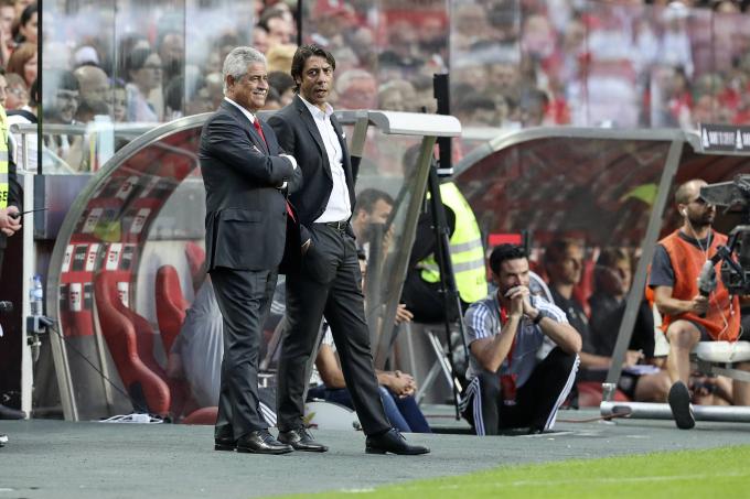 Luís Filipe Vieira y Rui Costa durante un partido del Benfica (Foto: Cordon Press).