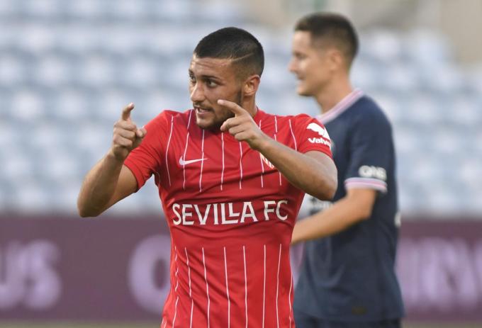 Óscar, en la agenda del Getafe, celebra un gol con el Sevilla FC (Foto: Kiko Hurtado).