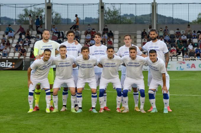Los jugadores de la Real salieron a Gal con camisetas en apoyo a Carlos Fernández (Foto: Giovanni Batista).