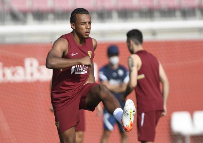 Koundé en un entrenamiento con el Sevilla FC (Foto: Kiko Hurtado).