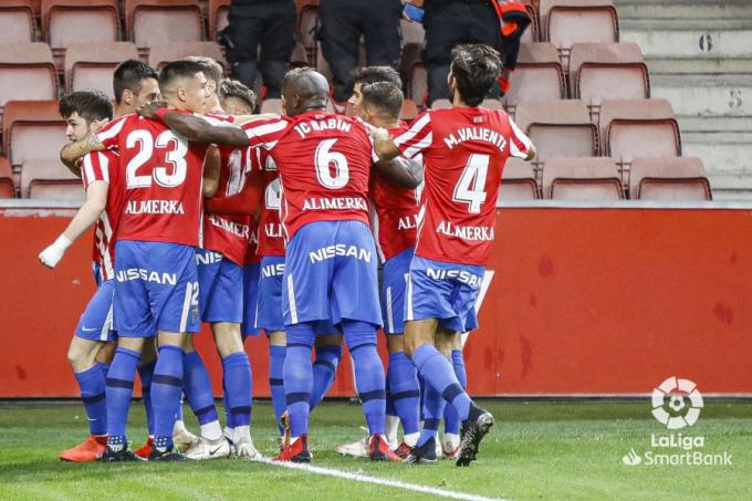 Los jugadores del Sporting celebran el gol de Villalba al Leganés (Foto: LaLiga).