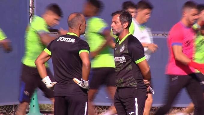 Primer entrenamiento de Quique Sánchez Flores en su vuelta al Getafe CF.