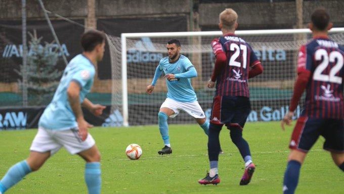 Álex Martín sacando el balón (Foto: RC Celta).