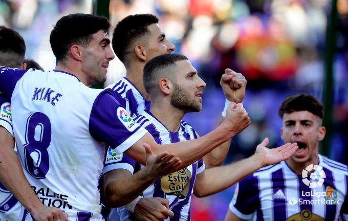 Shon Weissman celebra su gol durante el Real Valladolid-Real Oviedo en Zorrilla (Foto: LaLiga).