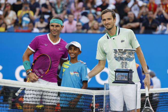 Rafa Nadal y Daniil Medvedev, antes de la final del Open de Australia (Foto: Cordon Press).