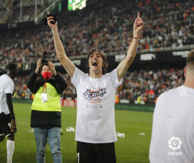 Bryan Gil celebra la clasificación del Valencia a la final de Copa del Rey (Foto: LaLiga).