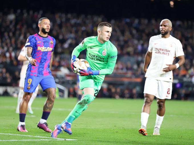 Xavi quedó prendado de Iñaki Peña en el Barça-Galatasaray (FOTO: Cordon Press).