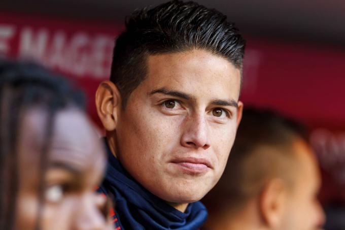 James Rodríguez, en el banquillo durante un partido (Foto: Cordon Press).