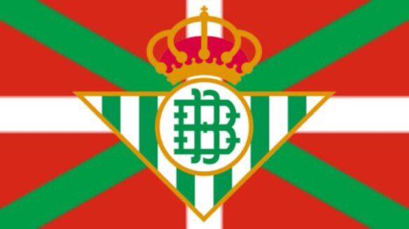 Imagen viral de una ikurriña con el escudo del Real Betis en redes sociales.