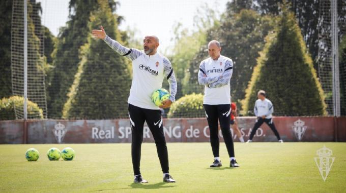 Abelardo, en un entrenamiento en Mareo (Foto: Real Sporting).