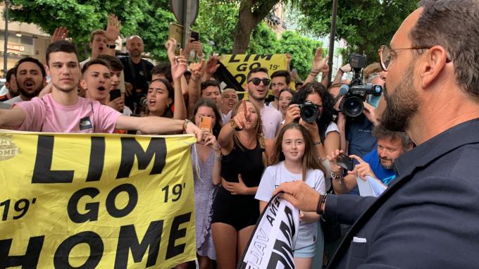 Bordalás se da un baño de multitudes en su adiós.