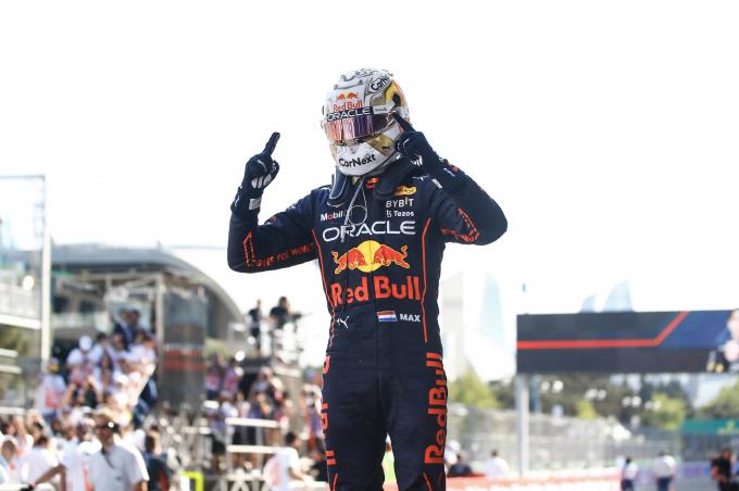 Max Verstappen celebra su triunfo en Bakú (Foto: Cordon Press).