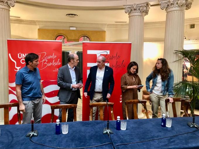 Ricardo Barkala con Andoni Imaz, Aldazabal, Mónica Durango y Ainhoa Tirapu en su cierre de campaña (Foto: DMQ Bizkaia).