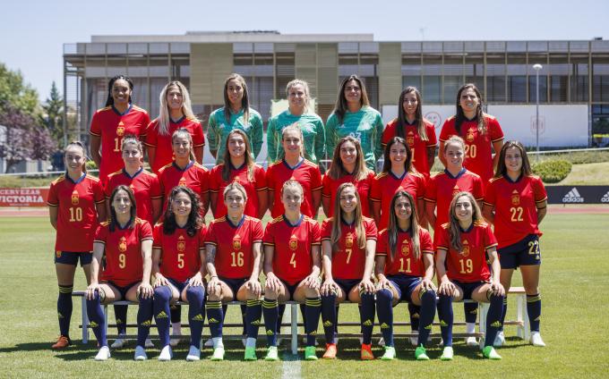 Foto oficial de la selección española femenina en la previa de la Eurocopa