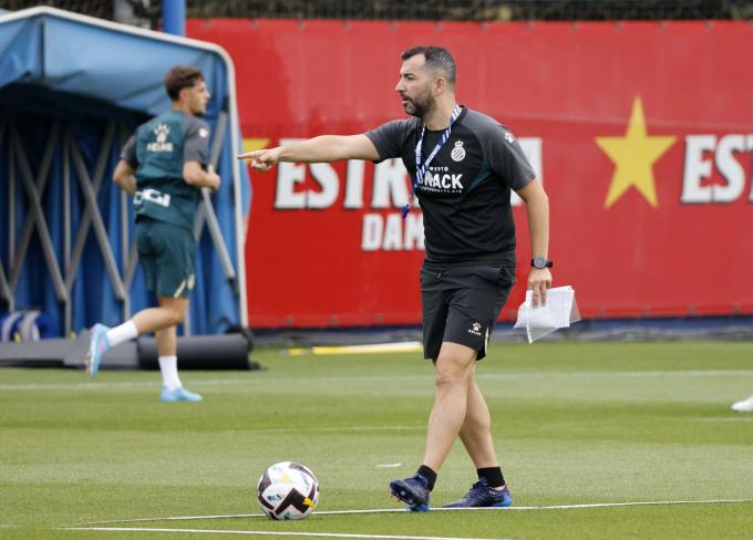 Diego Martínez, en un entrenamiento del Espanyol (Foto: RCDE).