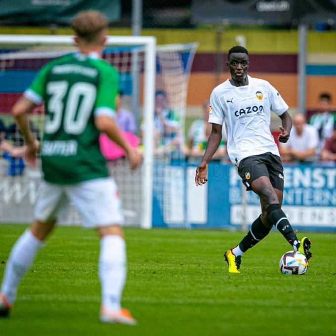 Diakhaby ante el St Gallen (Foto: Valencia CF)
