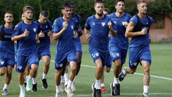 Primer entrenamiento del Málaga en Atalaya Park en Estepona (Foto: MCF).