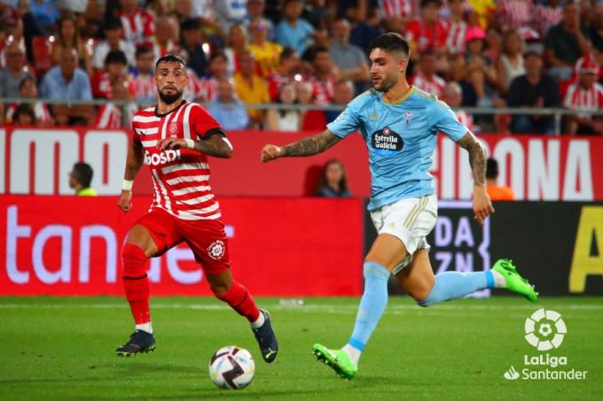 Arrancada del central Unai Núñez, cedido por el Athletic al Celta, ante el Girona en Montilivi. (Foto: LaLiga).