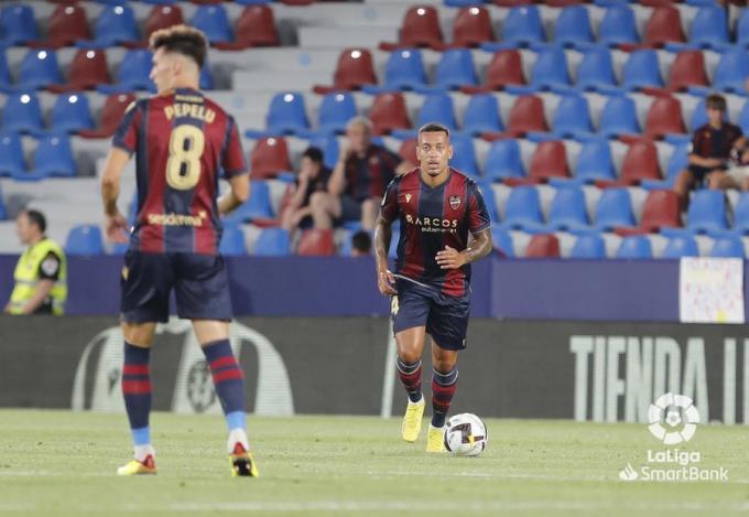 Rubén Vezo, durante el Levante-Tenerife en el Ciutat de Valencia (Foto: LaLiga).