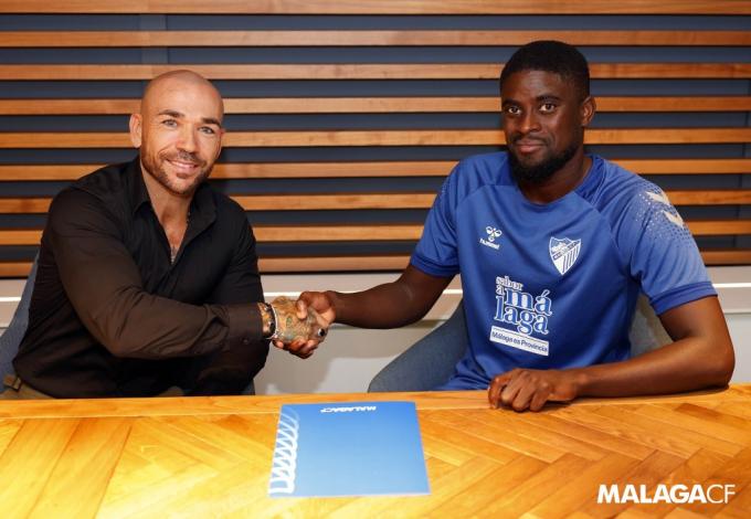 N'Diaye y Manolo Gaspar, tras firmar el contrato (Foto: MCF).