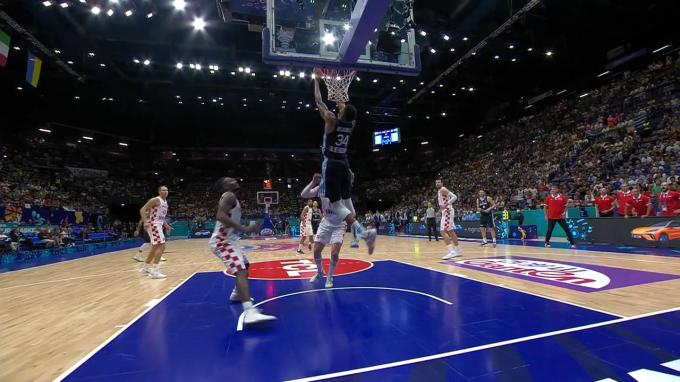 Antetokounmpo convierte el Eurobasket en la NBA en un minuto de locura