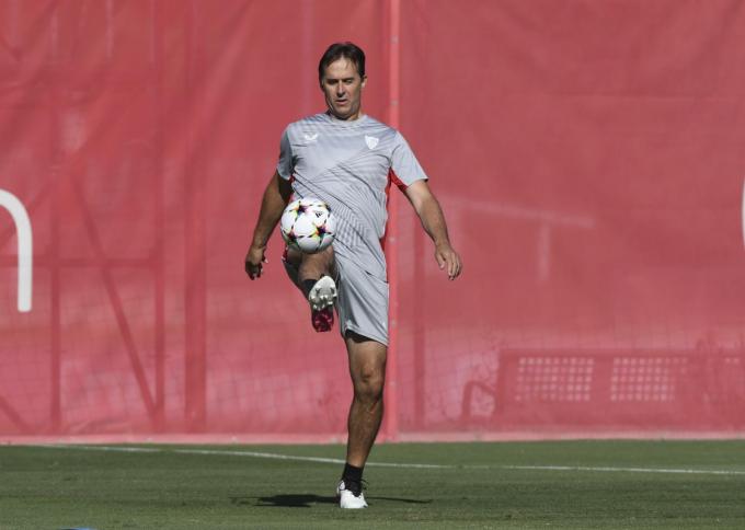 Julen Lopetegui, en un entrenamiento del Sevilla (Foto: Kiko Hurtado).