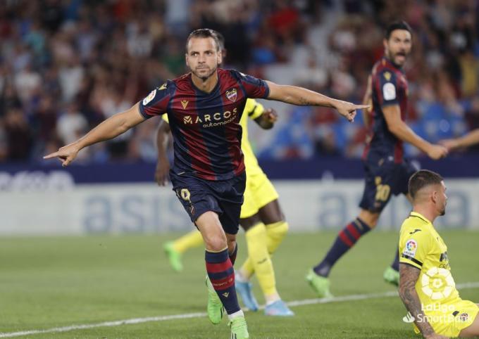 Soldado celebra su gol al Villarreal B (Foto: LaLiga).