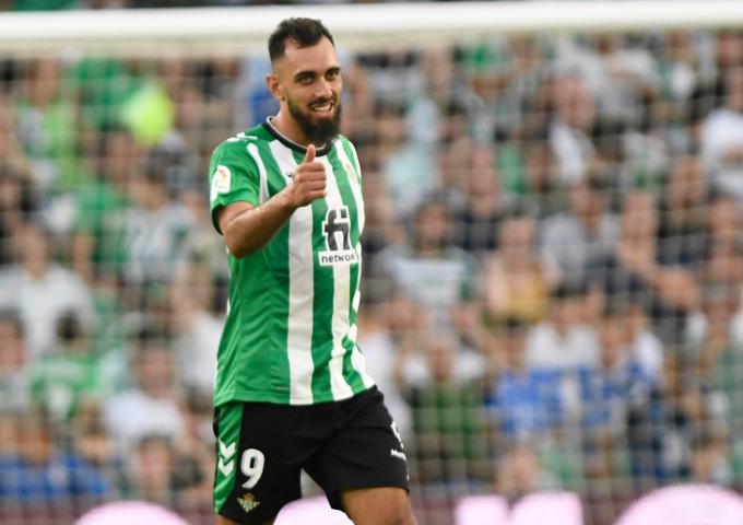 Borja Iglesias celebra su segundo gol al Girona (Foto: Kiko Hurtado).