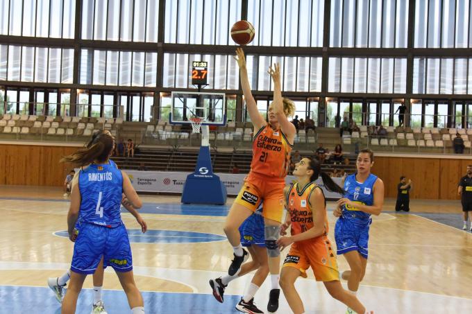 Triunfo coral del Valencia Basket femenino ante Cadí La Seu en Tarragona (59-60).