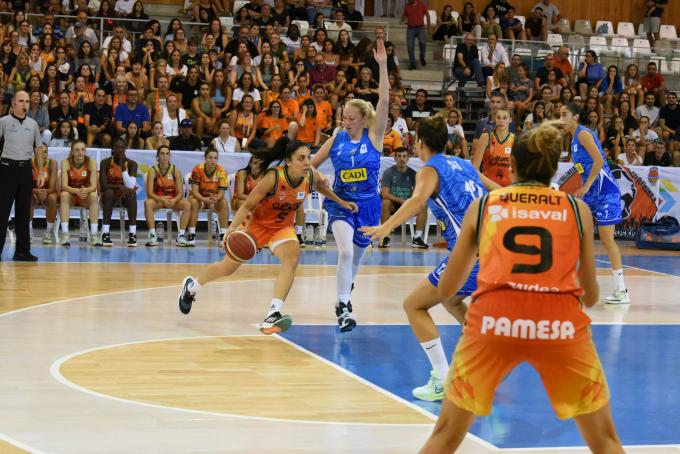 Triunfo coral del Valencia Basket femenino ante Cadí La Seu en Tarragona (59-60).