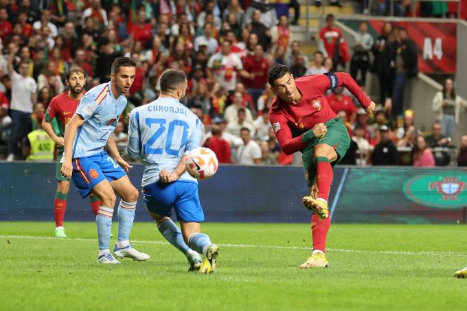 Carvajal desvía un lanzamiento de Cristiano Ronaldo (Foto: Cordon Press).