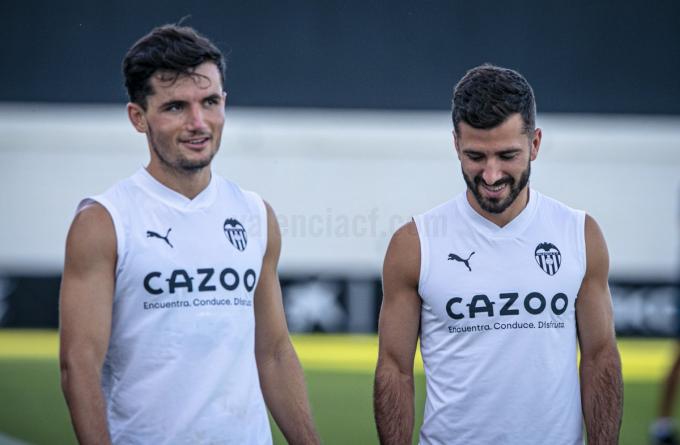 Guillamón y Gayà en Paterna de vuelta con la selección