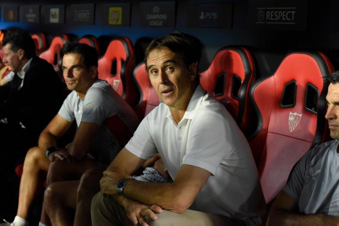 Julen Lopetegui en el banquillo del Sevilla (Foto: Kiko Hurtado).
