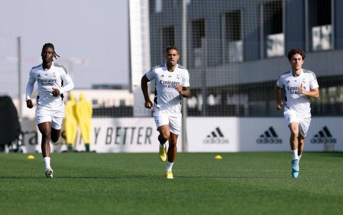 Camavinga, Mariano y Odriozola, en un entrenamiento del Real Madrid (Foto: RM).